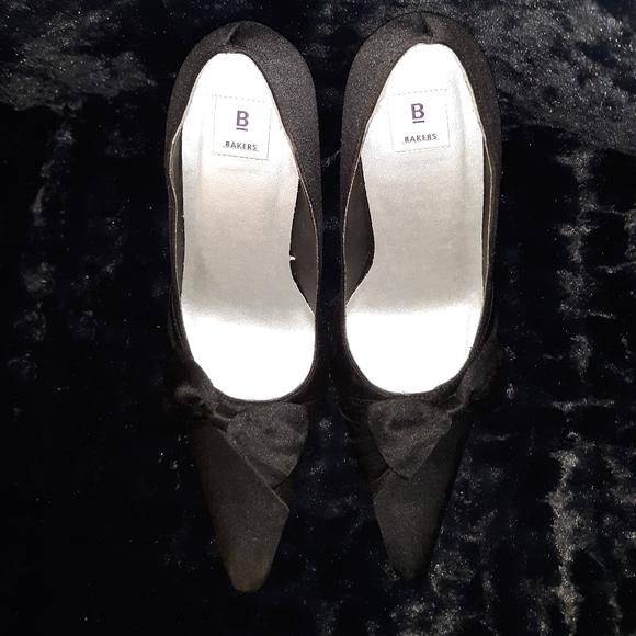 Bakers Black Bow Pumps size 9 - Picture 5 of 13